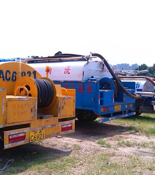 高壓清洗、吸污設(shè)備車(chē)